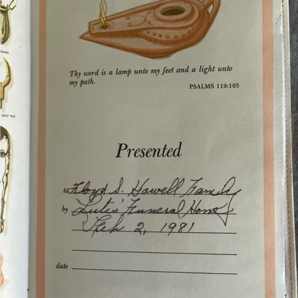 Holy Bible with Concordance in white zipped case Kings James version. - Picture 8 of 16